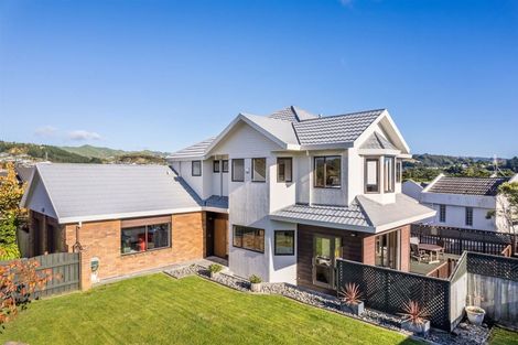 Photo of property in 2 Saunders Close, Whitby, Porirua, 5024