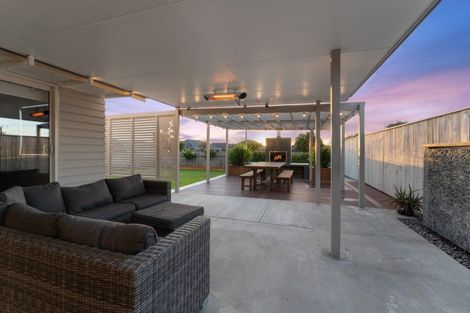 Photo of property in 5 Mahia Lane, Waikanae, 5036