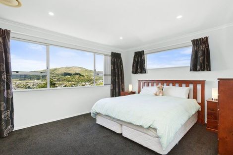 Photo of property in 4 Saint Aidans Way, Tawa, Wellington, 5028
