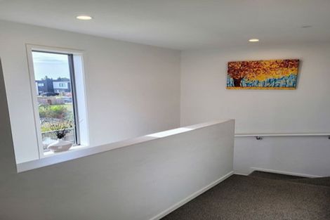 Photo of property in 8 Selkirk Lane, Hamilton Lake, Hamilton, 3204