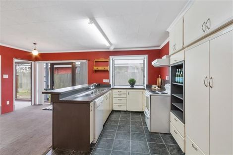 Photo of property in 4 Brookby Crescent, Avonhead, Christchurch, 8042