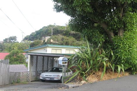 Photo of property in 98 Maupuia Road, Maupuia, Wellington, 6022