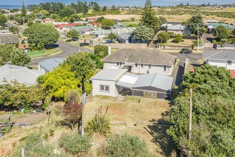 Photo of property in 86 Manuka Street, Castlecliff, Whanganui, 4501