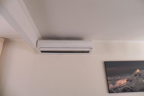 Photo of property in 68a Churton Drive, Churton Park, Wellington, 6037