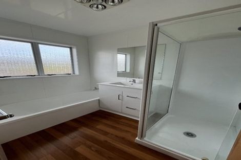 Photo of property in 17 Staithes Drive North, Whitby, Porirua, 5024