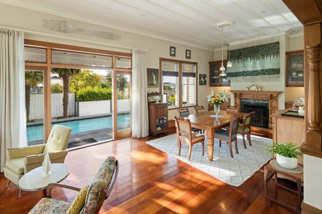 Photo of property in 23 Ruakiwi Road, Hamilton Lake, Hamilton, 3204