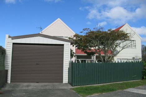 Photo of property in 77b Thurleigh Grove, Karori, Wellington, 6012