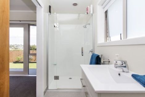 Photo of property in 41 Walworth Avenue, Pakuranga Heights, Auckland, 2010