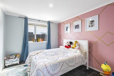 Photo of property in 35 Pohe Street, Waikanae, 5036