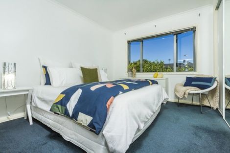 Photo of property in 13 Kittiwake Drive, Schnapper Rock, Auckland, 0632