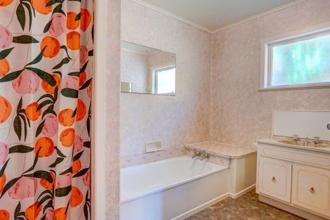 Photo of property in 32 Yorke Road, Haruru, 0204