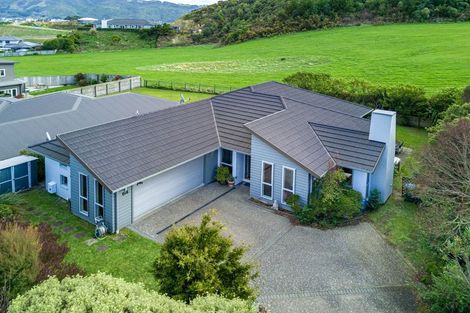 Photo of property in 64 Aotea Drive, Aotea, Porirua, 5024