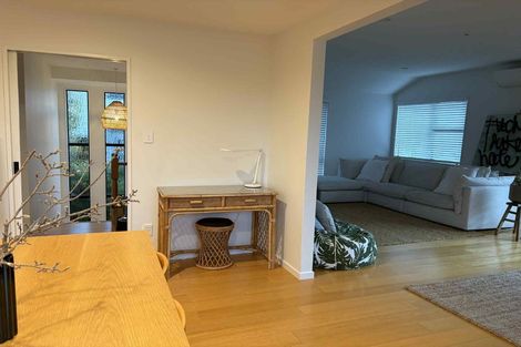 Photo of property in 2/81 Knights Road, Rothesay Bay, Auckland, 0630