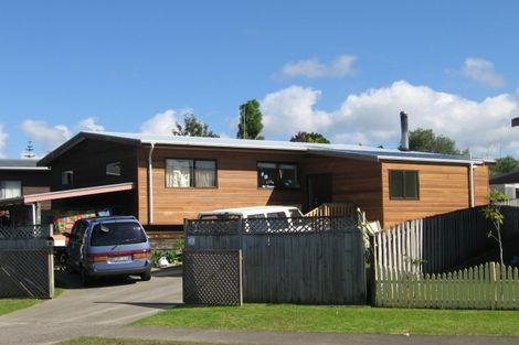 Photo of property in 28 Meadowvale Rise, Titirangi, Auckland, 0604