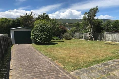 Photo of property in 9 Kereru Bend, Tawa, Wellington, 5028