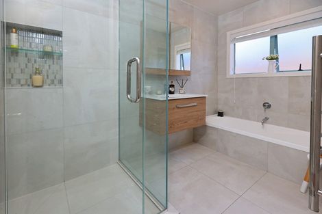 Photo of property in 2/22 Septimus Place, Henderson, Auckland, 0612