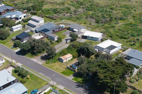 Photo of property in 7 Kent Avenue, Waitarere Beach, Levin, 5510
