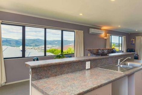 Photo of property in 27 James Nairn Grove, Riverstone Terraces, Upper Hutt, 5018