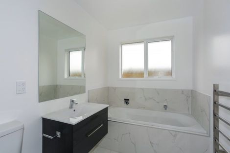 Photo of property in 16 Perla Road, Pukekohe, 2120