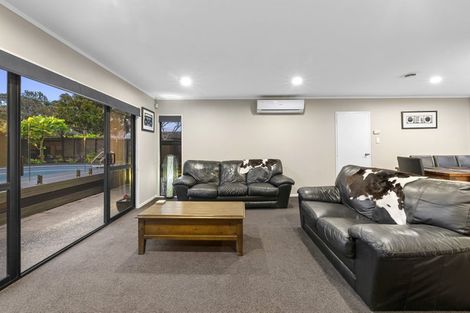 Photo of property in 13 Kurnell Drive, Botany Downs, Auckland, 2010