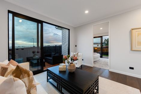 Photo of property in 3 Waitai Close, Long Bay, Auckland, 0630