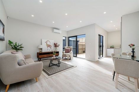 Photo of property in 17 Morus Road, Massey, Auckland, 0614