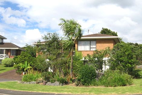Photo of property in 17 Tarahanga Street, Northcote, Auckland, 0627