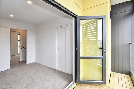 Photo of property in 2/3226 Great North Road, New Lynn, Auckland, 0600