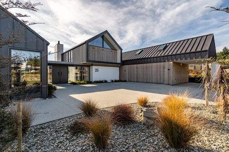 Photo of property in 25 Forest Heights, Wanaka, 9305