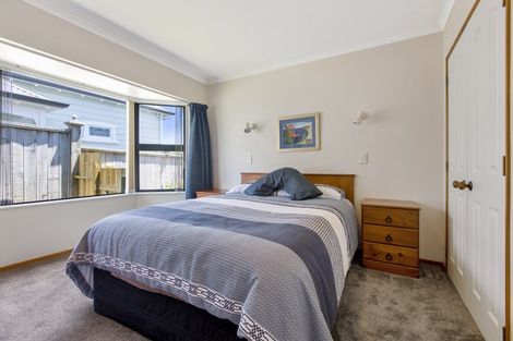 Photo of property in 18 Karamu Street, Te Atatu Peninsula, Auckland, 0610