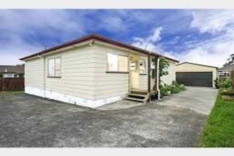 Photo of property in 37 Meadowood Drive, Unsworth Heights, Auckland, 0632