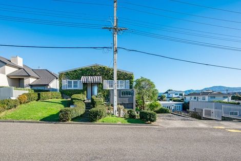 Photo of property in 118 Seaview Road, Paraparaumu Beach, Paraparaumu, 5032