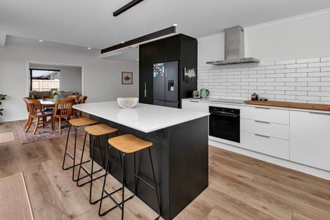 Photo of property in 25 Taurangawaka Road, One Tree Point, 0118