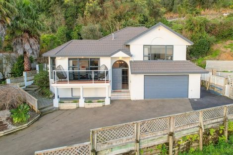 Photo of property in 83 Kakariki Grove, Waikanae, 5036