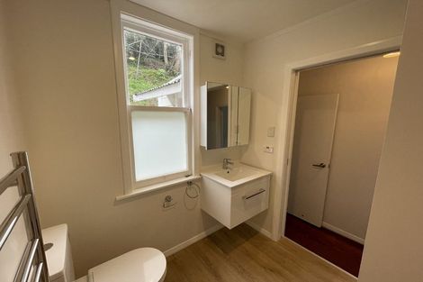 Photo of property in 98 Rolleston Street, Mount Cook, Wellington, 6021
