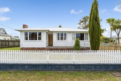 Photo of property in 41 St Leonards Road, Kelston, Auckland, 0602