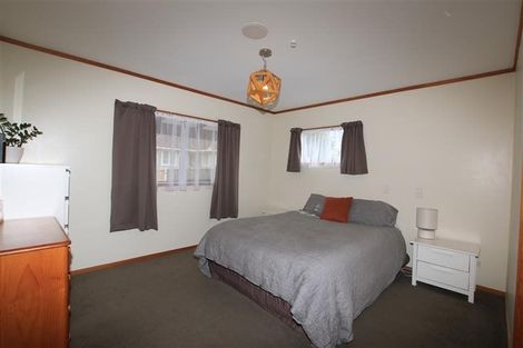 Photo of property in 5 Strid Road, Te Atatu South, Auckland, 0610