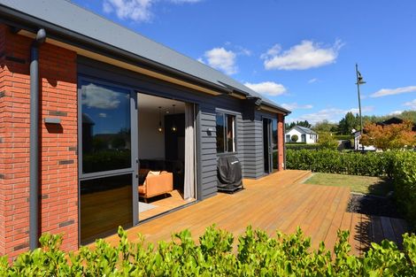 Photo of property in 2 Garland Lane, Leamington, Cambridge, 3432