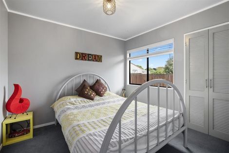 Photo of property in 59 Riverside Drive, Waiuku, 2123