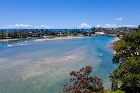 Photo of property in 7 Nerehana Place, Red Beach, 0932