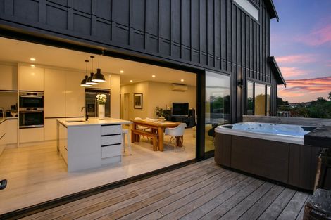 Photo of property in 7 Nerehana Place, Red Beach, 0932