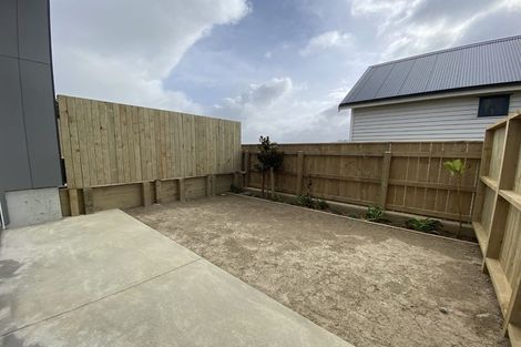 Photo of property in 62u4 Spenmoor Street, Newlands, Wellington, 6037