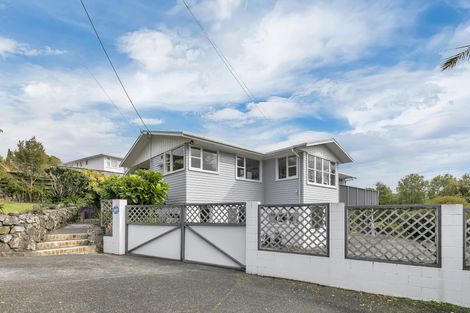 Photo of property in 16 Coronation Road, Glenfield, Auckland, 0627