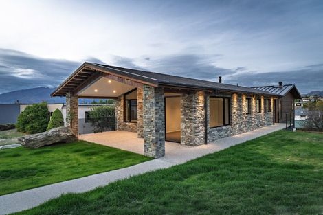 Photo of property in 93 Plantation Road, Wanaka, 9305