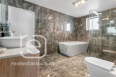 Photo of property in 32 Cooladawson Drive, Flat Bush, Auckland, 2019