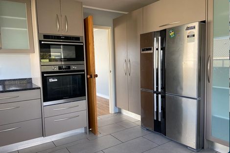 Photo of property in 1/10 Newburn Road, Waiake, Auckland, 0630