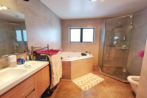 Photo of property in 20 San Prospero Crescent, Henderson, Auckland, 0612