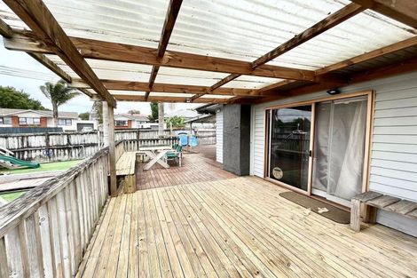 Photo of property in 5 Trengove Place, West Harbour, Auckland, 0618