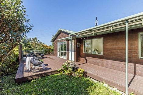 Photo of property in 18 Edgeworth Road, Glenfield, Auckland, 0629