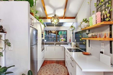 Photo of property in 1/33 Eskdale Road, Birkdale, Auckland, 0626